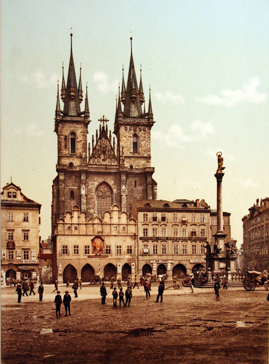 Prague, Te ink irche, Church Front - Piazza with People