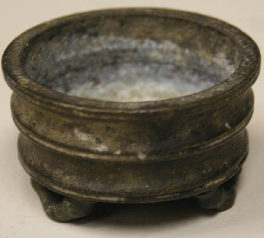 Bronze pot