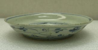 Chinese Wan-Li Period blue and white glazed pottery dish with figural center and floral sides