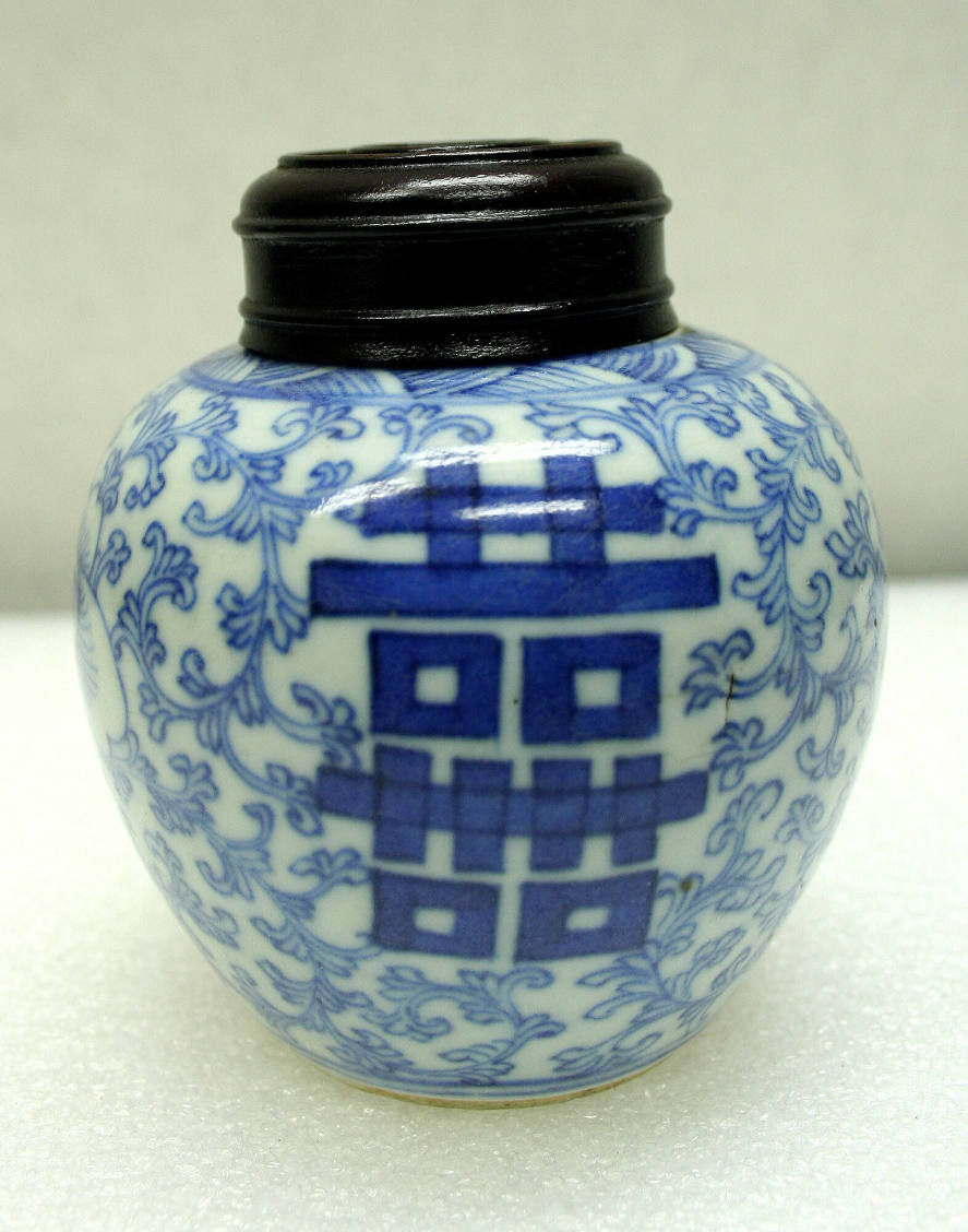 Chinese Tung-Chin porcelain jar with conjoined characters