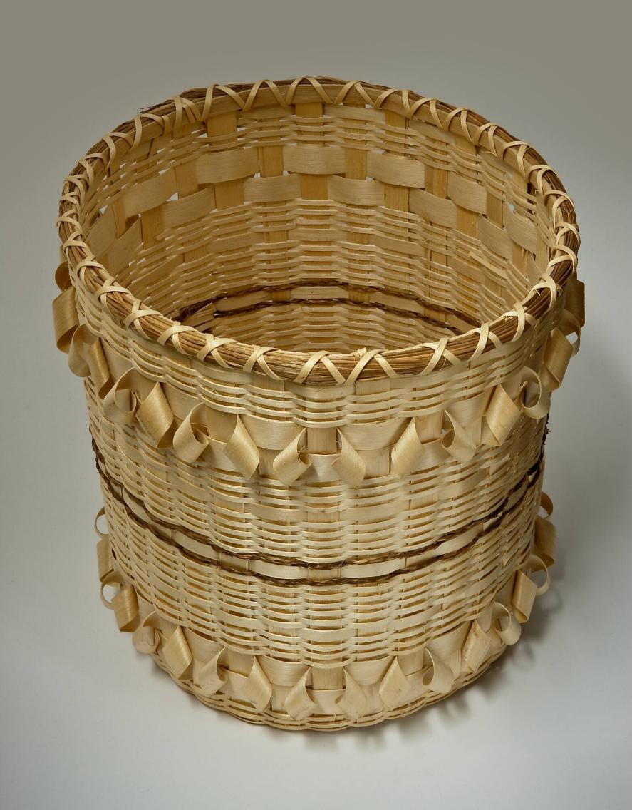 Splint basket with curls