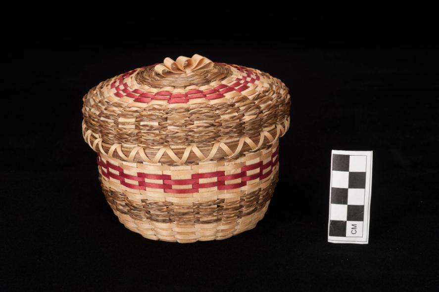 Lidded basket