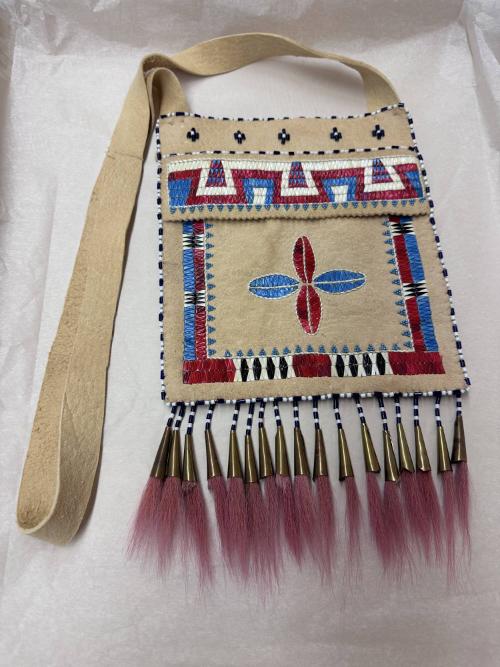 Quilled pouch replicating historical Haudenosaunee techniques